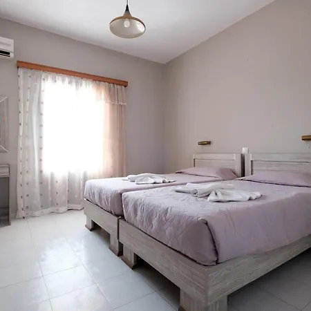 Club Maria מלון 2*